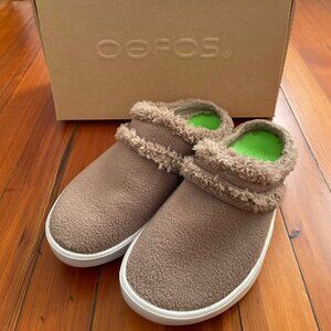 OOFOS OOcoozie Mule Chocolate Slippers Sz 8 Women's